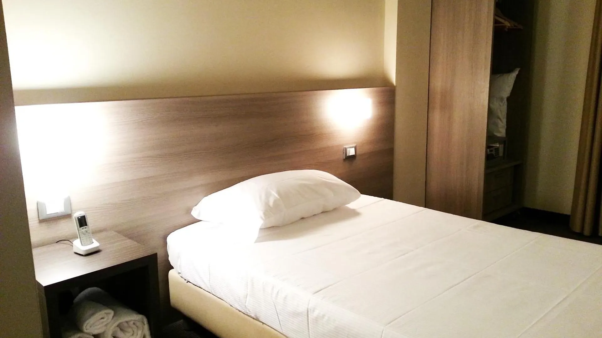Hll Hotel Lungolago Lecco-Como Lake 3*, Lecco Italy