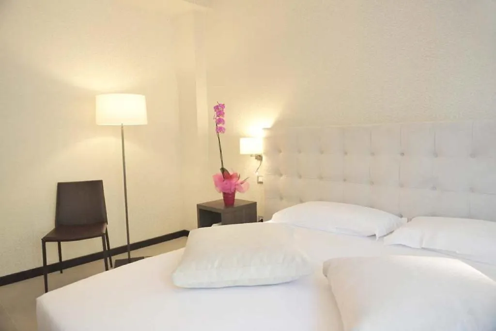 Hll Hotel Lungolago Lecco-Como Lake