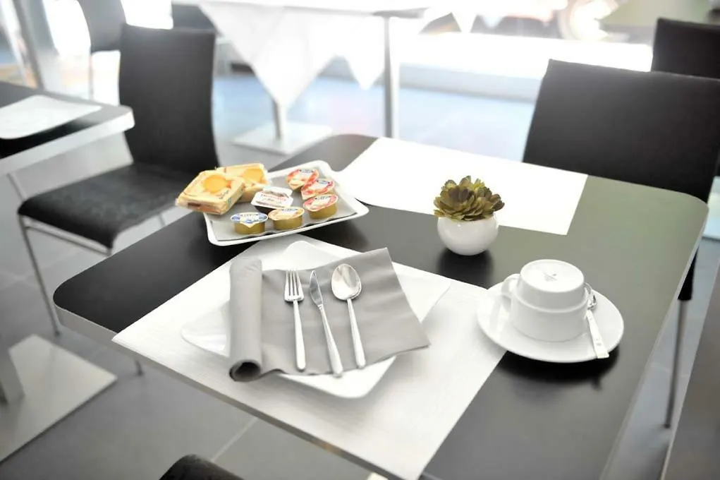 Hll Hotel Lungolago Lecco-Como Lake