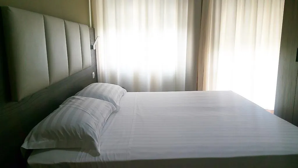 Hll Hotel Lungolago Lecco-Como Lake